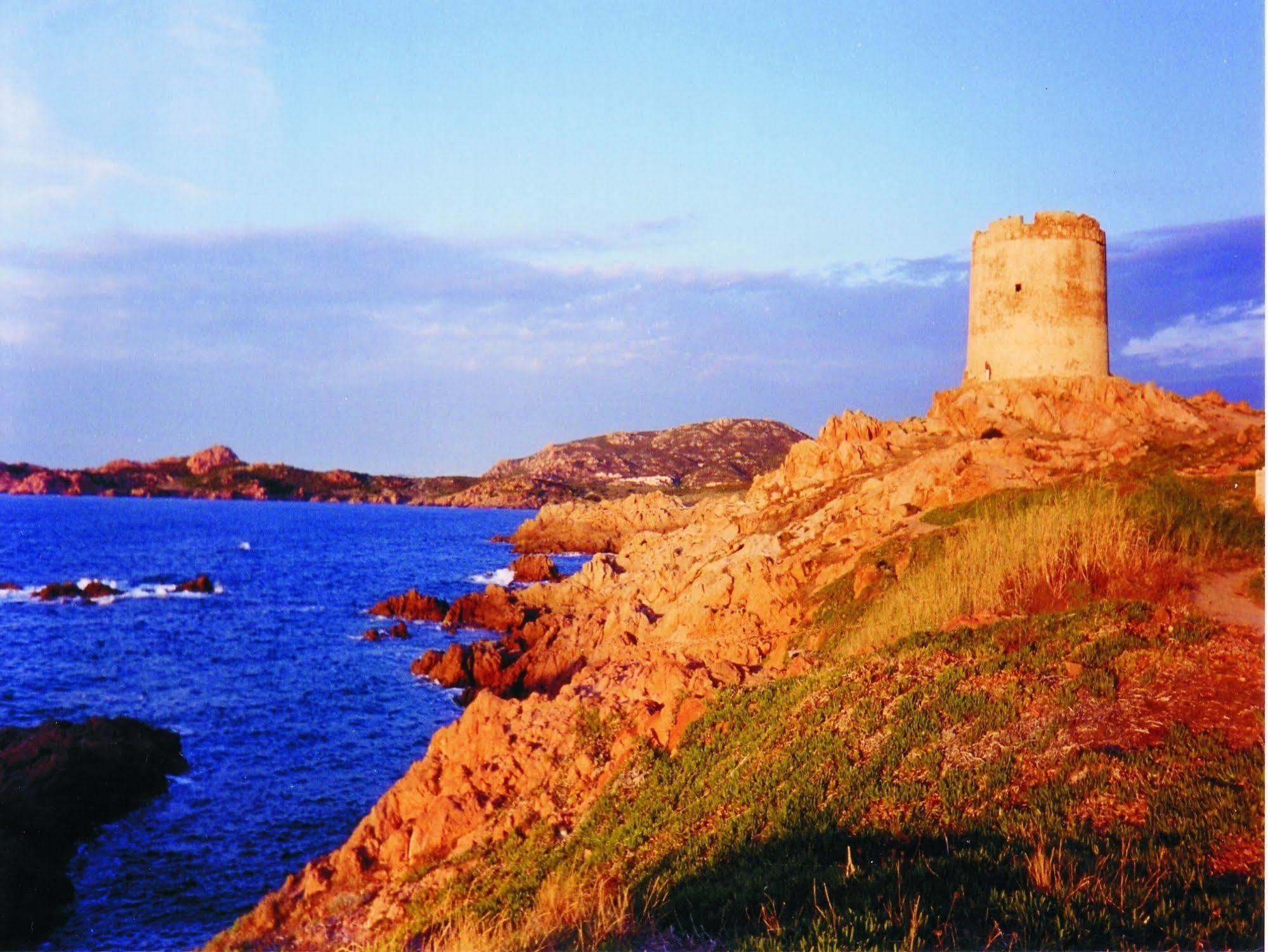 Hotel Corallo Isola Rossa Exterior foto